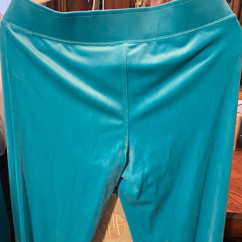 PRICE DROP Lilly Pulitzer Maldives Green Velour Pants/Leggings, size L, NWT - Picture 4 of 7